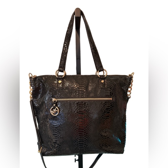 Michael Kors Handbags - Michael Kors Crossbody Hobo Snakeskin Print NWT